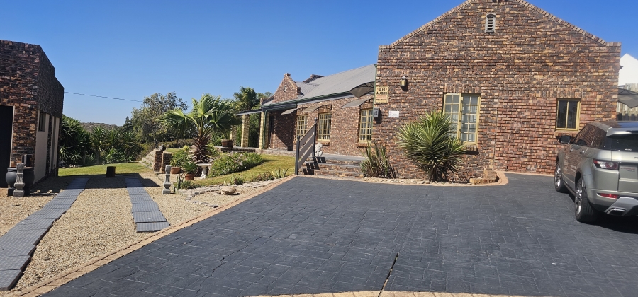 5 Bedroom Property for Sale in Middedorp Western Cape